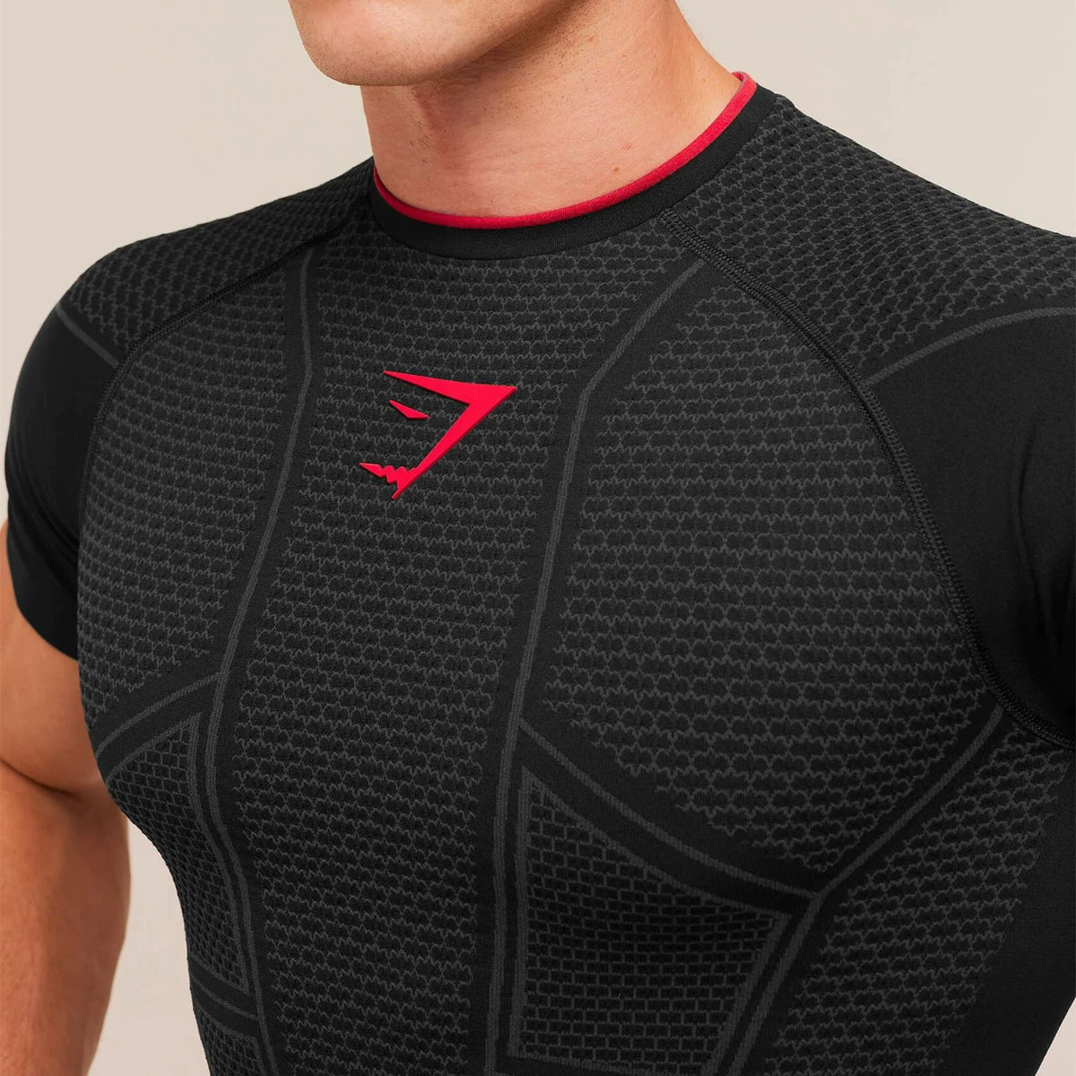 Essential Engineered Panel Seamless Training Short Sleeve – Black / Red Accent